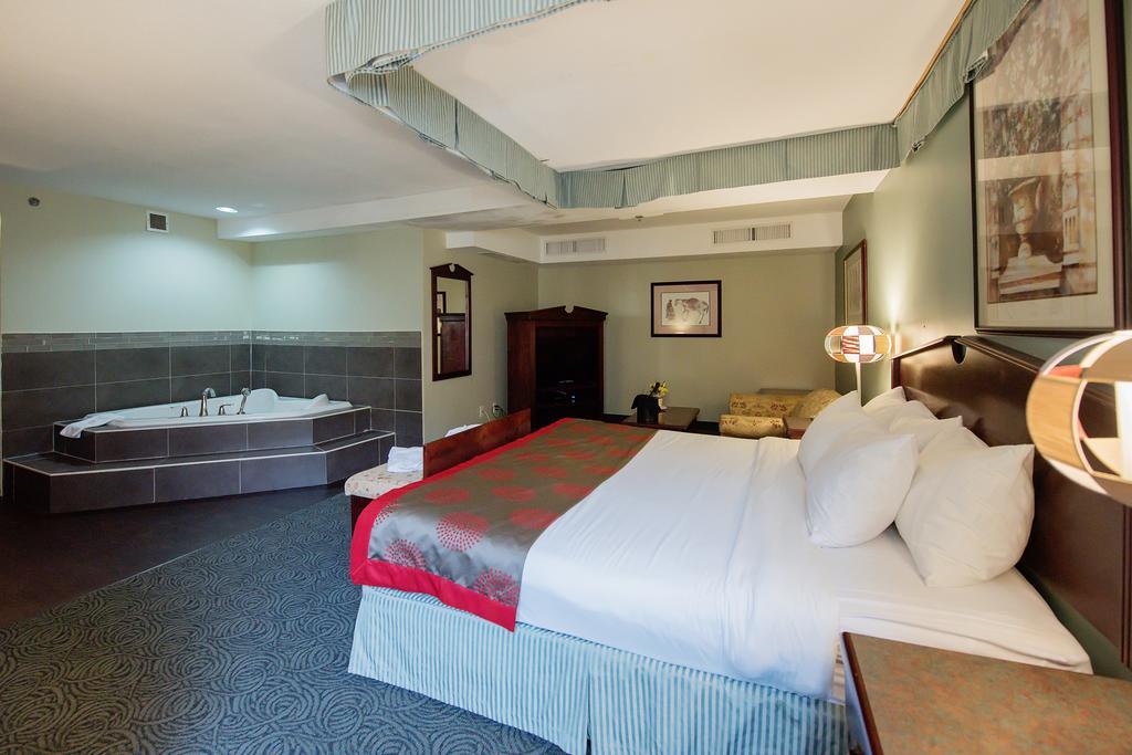 Hotel Harrison Lake