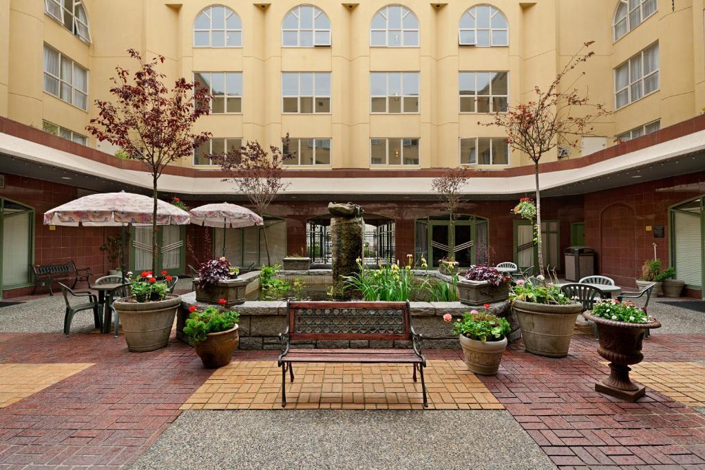 Hotel Harrison Lake Harrison Hot Springs