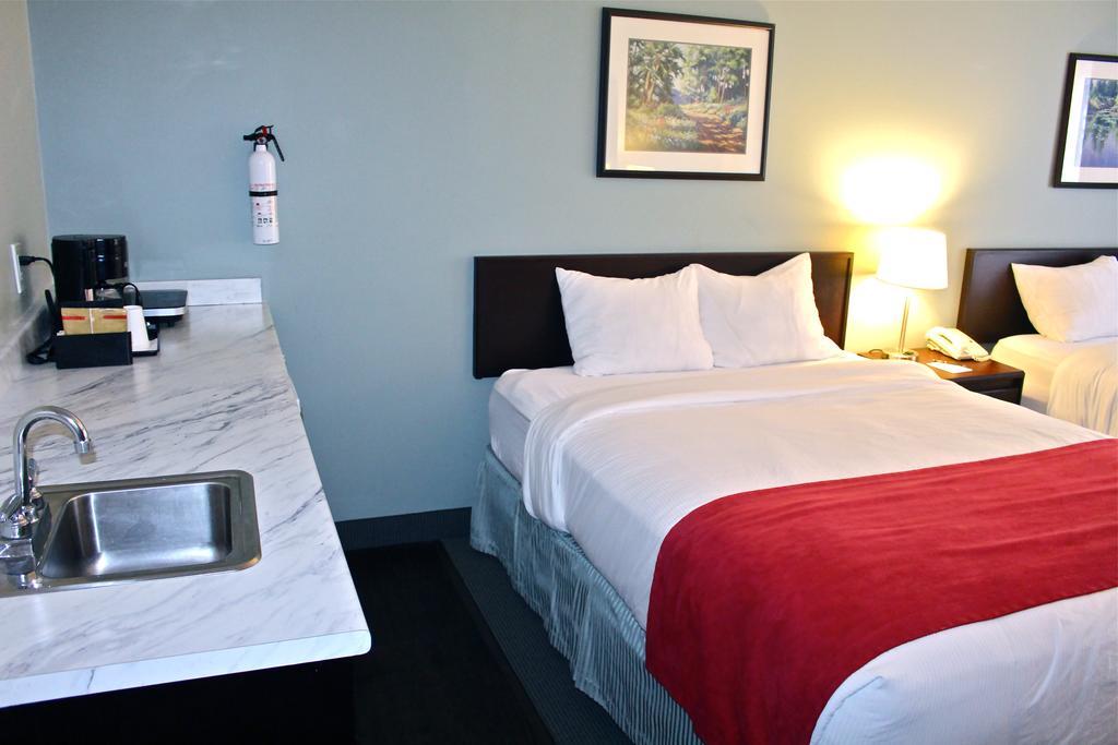 Hotel Harrison Lake Harrison Hot Springs